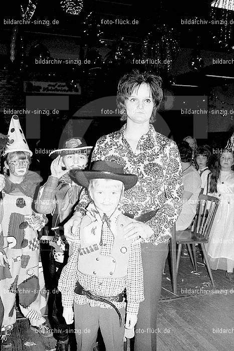 1971/1970 TV-08 Kinderball im Helenensaal Sinzig: TVKNHLSN-014725