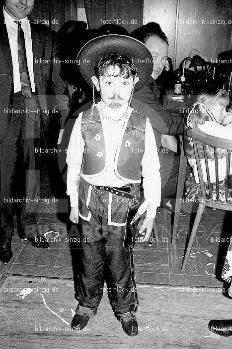 1971/1970 TV-08 Kinderball im Helenensaal Sinzig: TVKNHLSN-014735