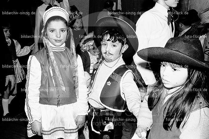 1971/1970 TV-08 Kinderball im Helenensaal Sinzig: TVKNHLSN-014736