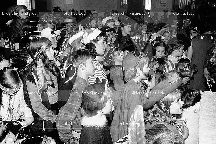 1971/1970 TV-08 Kinderball im Helenensaal Sinzig: TVKNHLSN-014742