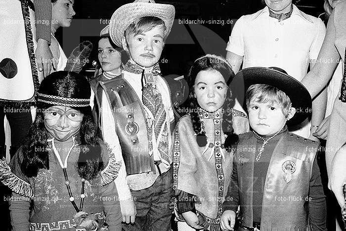 1971/1970 TV-08 Kinderball im Helenensaal Sinzig: TVKNHLSN-014744