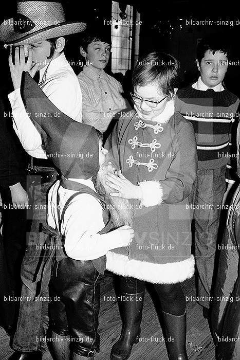 1971/1970 TV-08 Kinderball im Helenensaal Sinzig: TVKNHLSN-014746