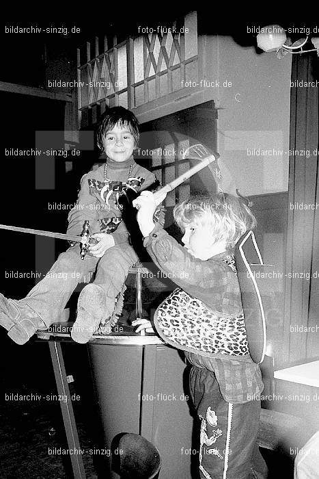 1971/1970 TV-08 Kinderball im Helenensaal Sinzig: TVKNHLSN-014756
