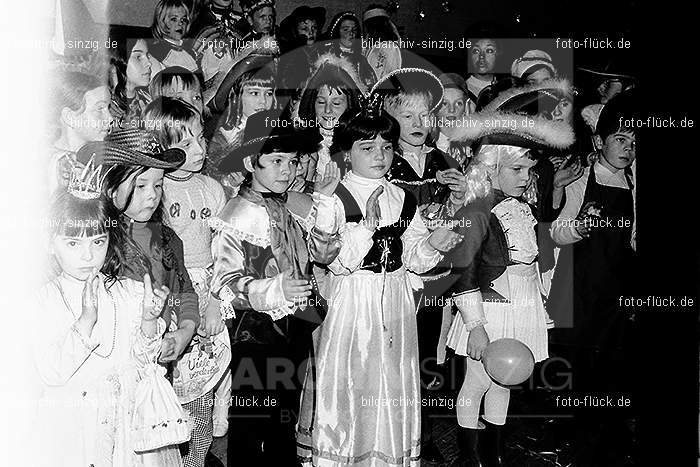 1971/1970 TV-08 Kinderball im Helenensaal Sinzig: TVKNHLSN-014758