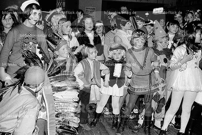 1971/1970 TV-08 Kinderball im Helenensaal Sinzig: TVKNHLSN-014762