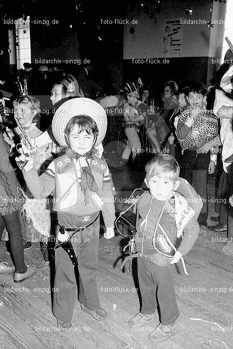 1971/1970 TV-08 Kinderball im Helenensaal Sinzig: TVKNHLSN-014766