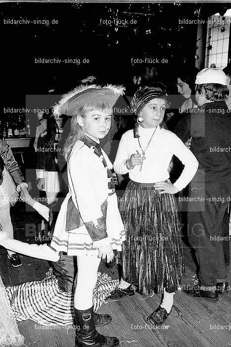 1971/1970 TV-08 Kinderball im Helenensaal Sinzig: TVKNHLSN-014767