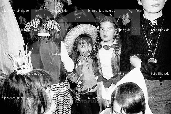 1971/1970 TV-08 Kinderball im Helenensaal Sinzig: TVKNHLSN-014768