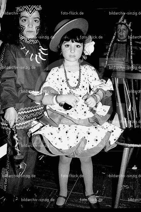 1971/1970 TV-08 Kinderball im Helenensaal Sinzig: TVKNHLSN-014774