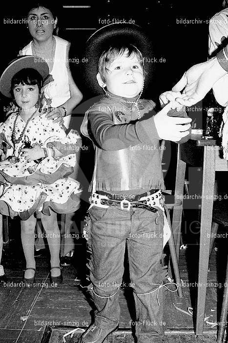 1971/1970 TV-08 Kinderball im Helenensaal Sinzig: TVKNHLSN-014775