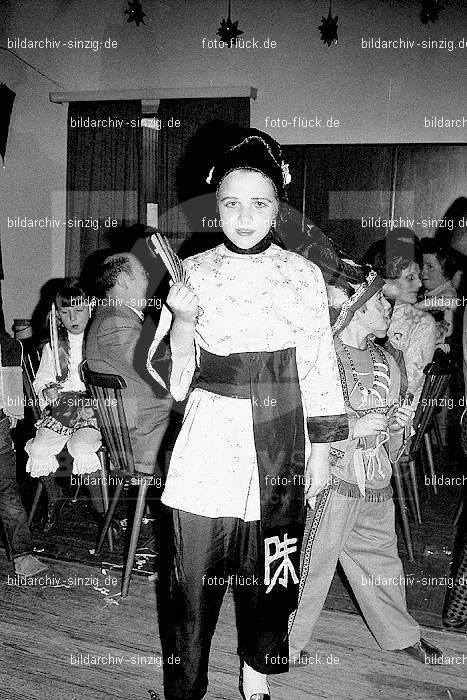 1971/1970 TV-08 Kinderball im Helenensaal Sinzig: TVKNHLSN-014777