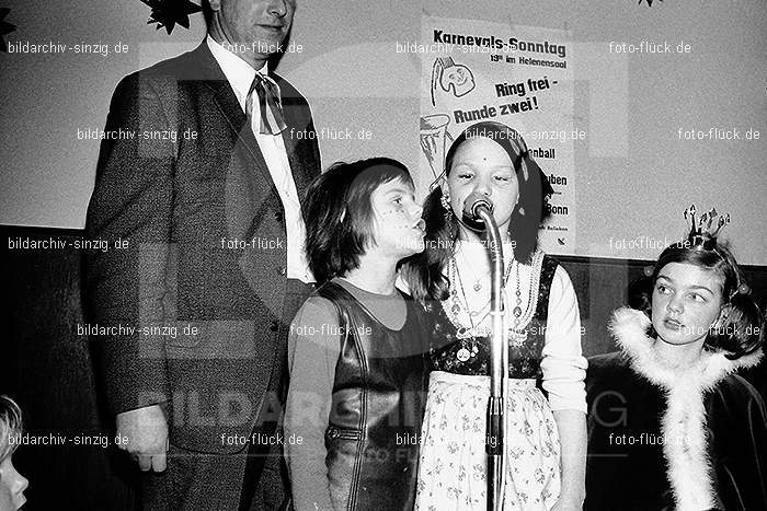 1971/1970 TV-08 Kinderball im Helenensaal Sinzig: TVKNHLSN-014778