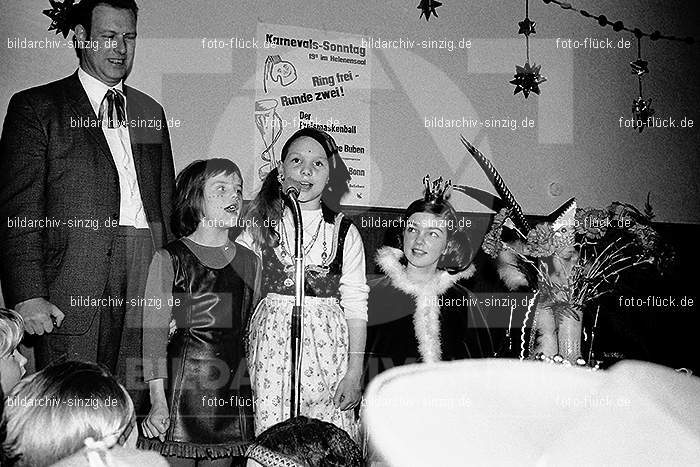 1971/1970 TV-08 Kinderball im Helenensaal Sinzig: TVKNHLSN-014779