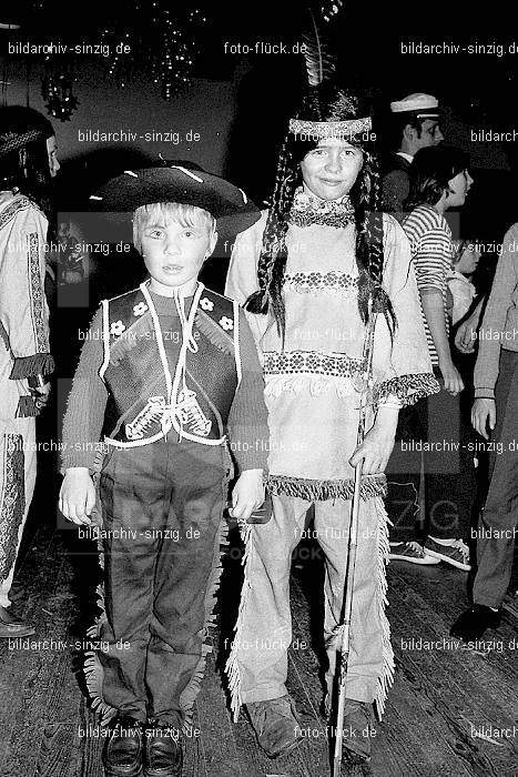 1971/1970 TV-08 Kinderball im Helenensaal Sinzig: TVKNHLSN-014785