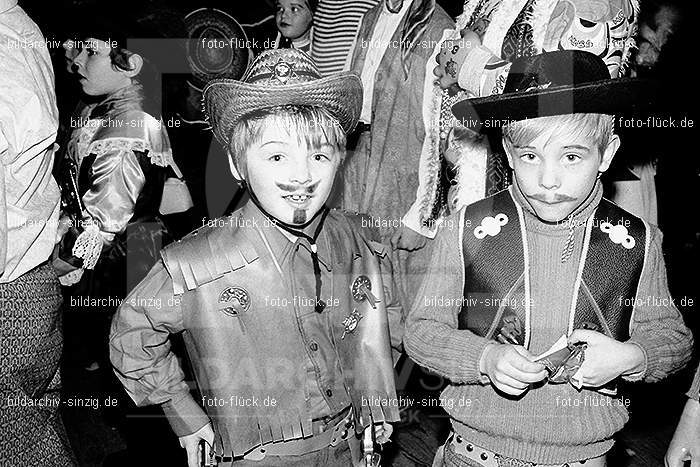 1971/1970 TV-08 Kinderball im Helenensaal Sinzig: TVKNHLSN-014792