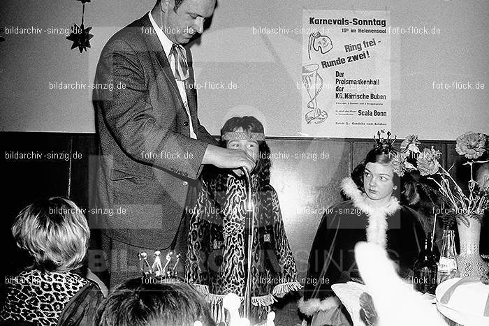 1971/1970 TV-08 Kinderball im Helenensaal Sinzig: TVKNHLSN-014795