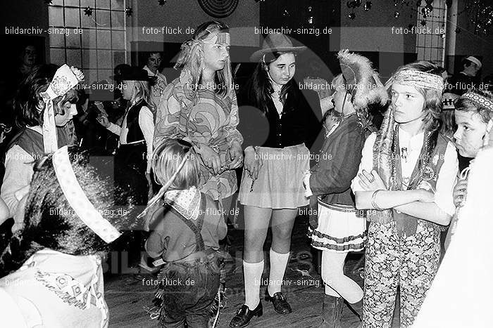 1971/1970 TV-08 Kinderball im Helenensaal Sinzig: TVKNHLSN-014800