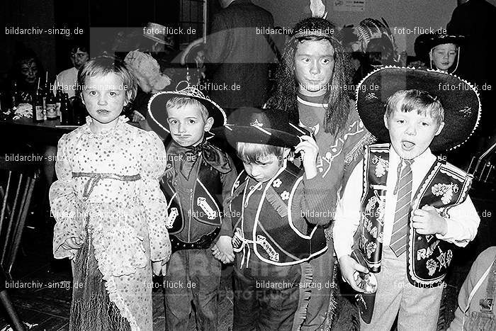 1971/1970 TV-08 Kinderball im Helenensaal Sinzig: TVKNHLSN-014804