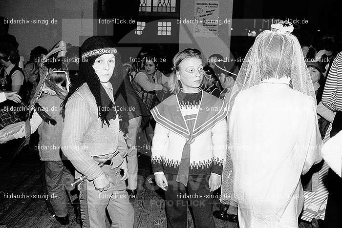 1971/1970 TV-08 Kinderball im Helenensaal Sinzig: TVKNHLSN-014808