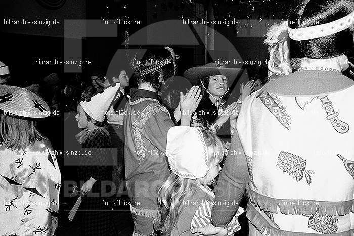 1971/1970 TV-08 Kinderball im Helenensaal Sinzig: TVKNHLSN-014817