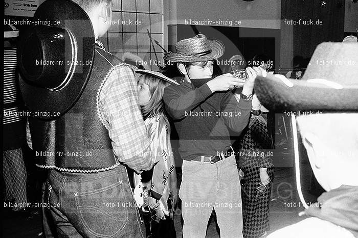 1971/1970 TV-08 Kinderball im Helenensaal Sinzig: TVKNHLSN-014818