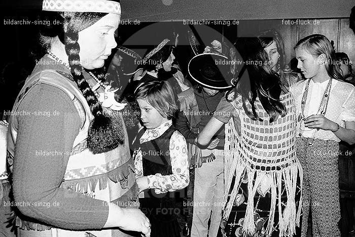 1971/1970 TV-08 Kinderball im Helenensaal Sinzig: TVKNHLSN-014822