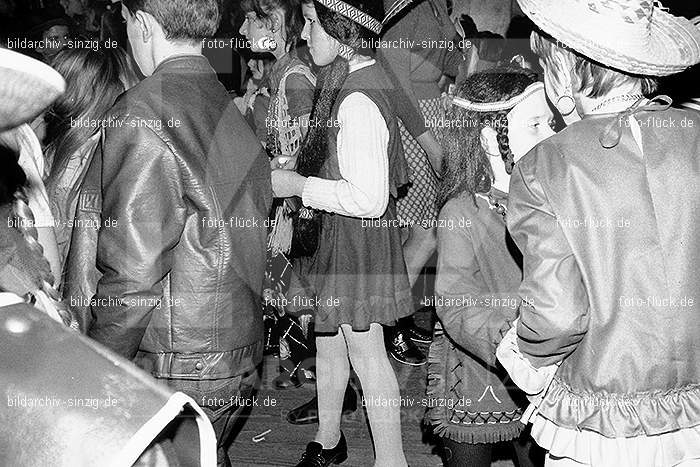 1971/1970 TV-08 Kinderball im Helenensaal Sinzig: TVKNHLSN-014823