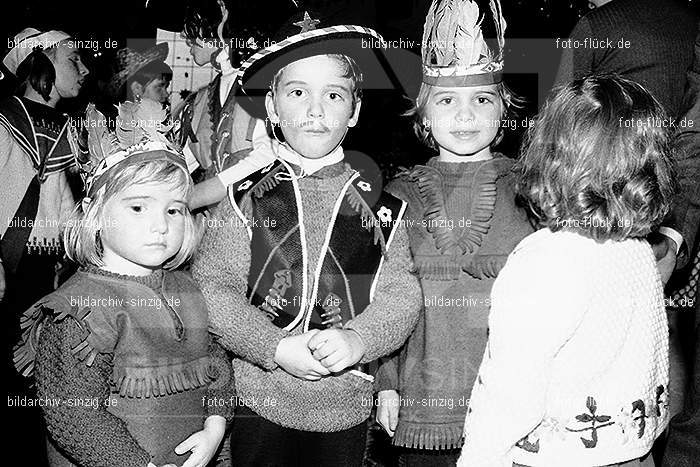 1971/1970 TV-08 Kinderball im Helenensaal Sinzig: TVKNHLSN-014825