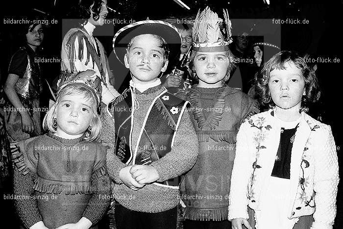 1971/1970 TV-08 Kinderball im Helenensaal Sinzig: TVKNHLSN-014826