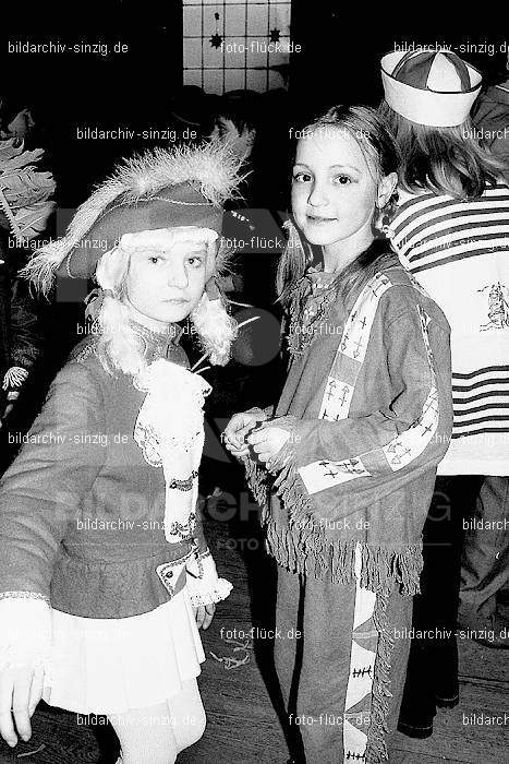 1971/1970 TV-08 Kinderball im Helenensaal Sinzig: TVKNHLSN-014829