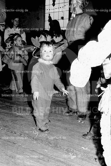 1971/1970 TV-08 Kinderball im Helenensaal Sinzig: TVKNHLSN-014831