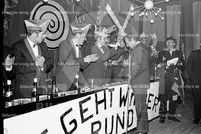 1971/1970 Närrische Buben im Helenensaal Sinzig: NRBBHLSN-014986