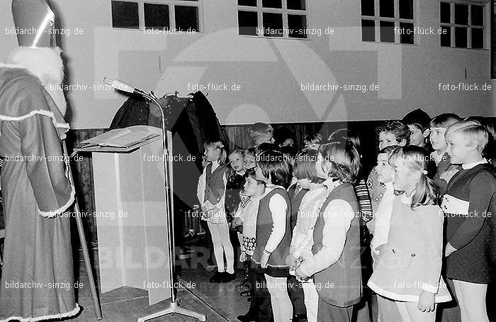 1970 Nikolausfeier in Freiweg Sinzig: NKFRSN-015063