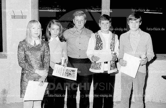 1970 Tischtennis-Meisterschaft Ehrung in Bad Bodendorf: TSMSHRBDBD-015088