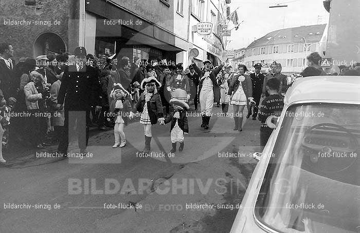 1970 Karneval - Kinderzug in Sinzig: KNSN-015192