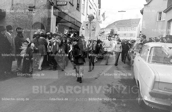 1970 Karneval - Kinderzug in Sinzig: KNSN-015198