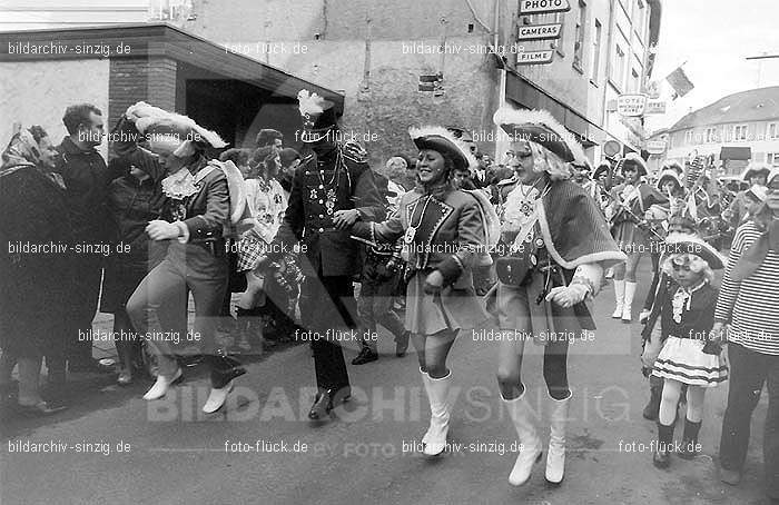 1970 Karneval - Kinderzug in Sinzig: KNSN-015204