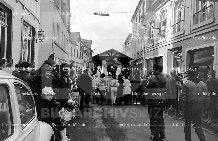 1970 Karneval - Kinderzug in Sinzig: KNSN-015219
