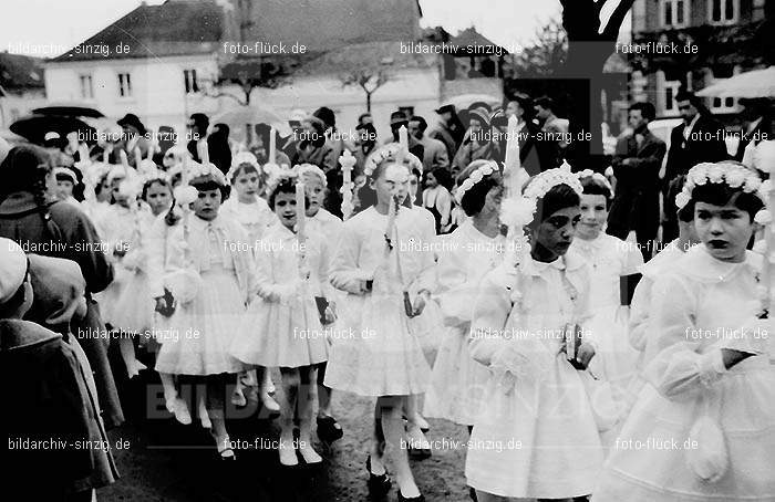Kinder Kommunion in Sinzig in den 50er und 60er Jahren: KNKMSN-001523