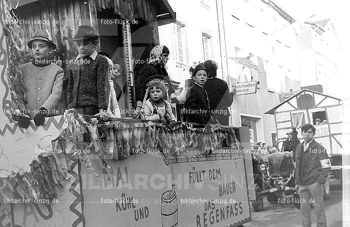 1970 Karneval - Kinderzug in Sinzig: KNSN-015230