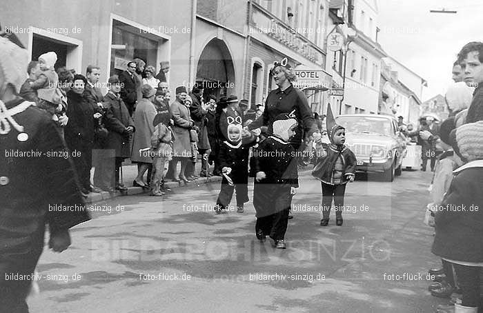 1970 Karneval - Kinderzug in Sinzig: KNSN-015239