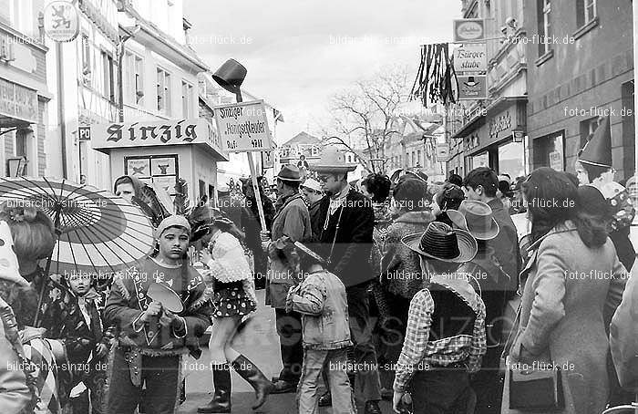 1970 Karneval - Kinderzug in Sinzig: KNSN-015244