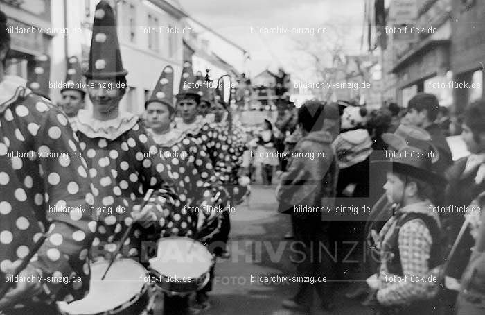 1970 Karneval - Kinderzug in Sinzig: KNSN-015247
