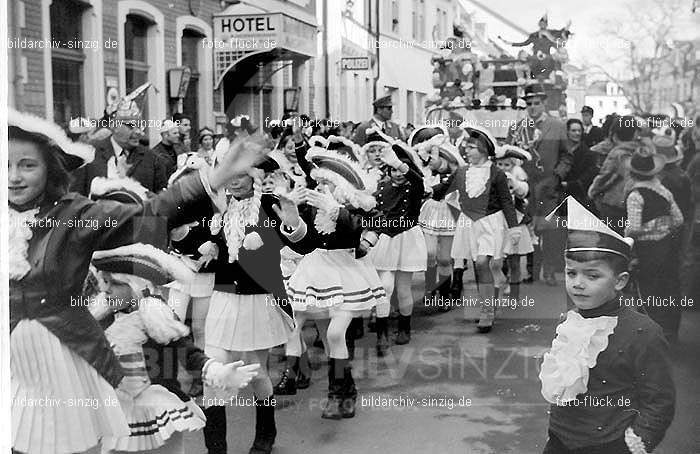 1970 Karneval - Kinderzug in Sinzig: KNSN-015248