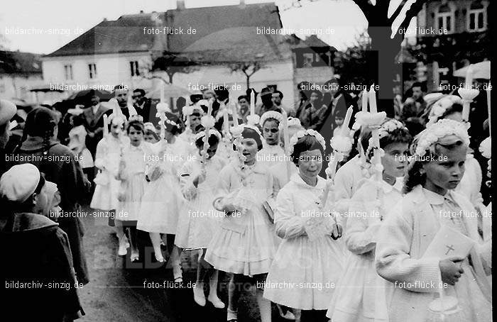 Kinder Kommunion in Sinzig in den 50er und 60er Jahren: KNKMSN-001525