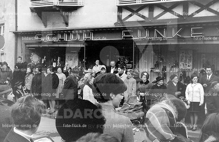 1970 Karneval - Kinderzug in Sinzig: KNSN-015250
