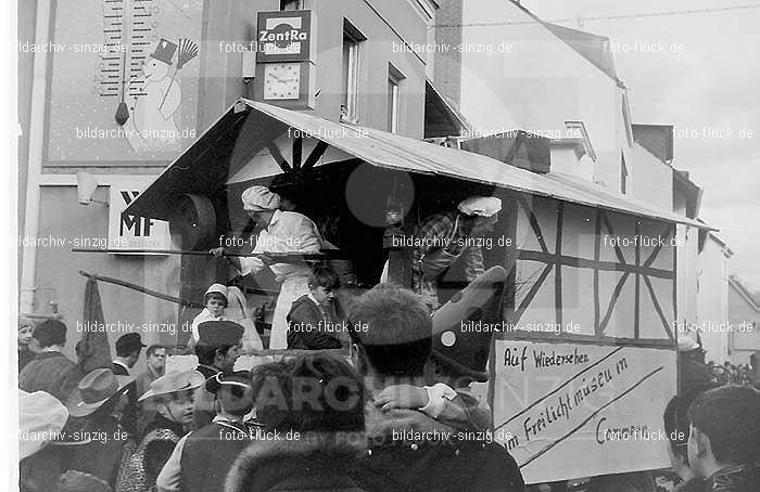 1970 Karneval - Kinderzug in Sinzig: KNSN-015257