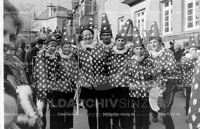 1970 Karneval - Kinderzug in Sinzig: KNSN-015258