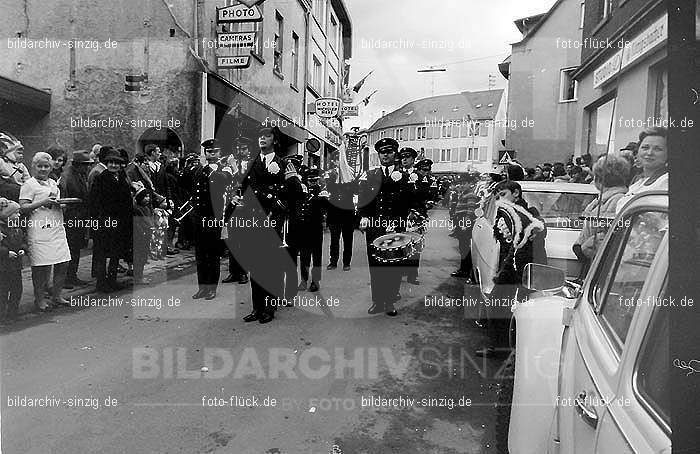1970 Karneval - Kinderzug in Sinzig: KNSN-015272