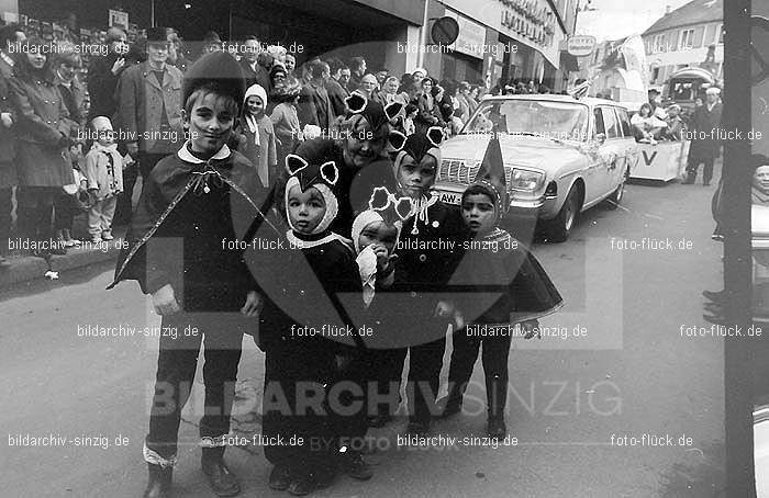 1970 Karneval - Kinderzug in Sinzig: KNSN-015273